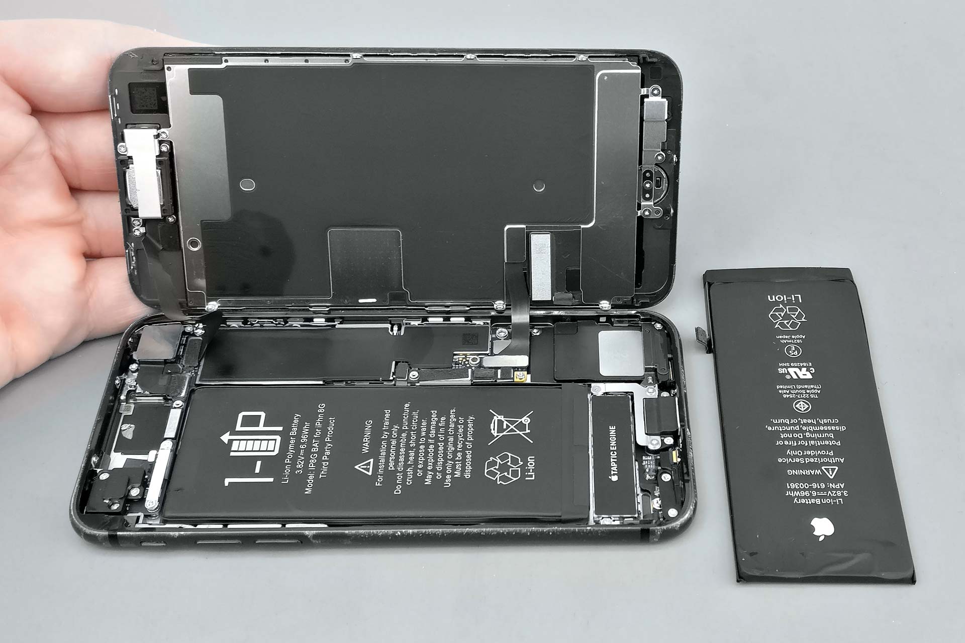 iPhone8のバッテリーを新品に交換してみた